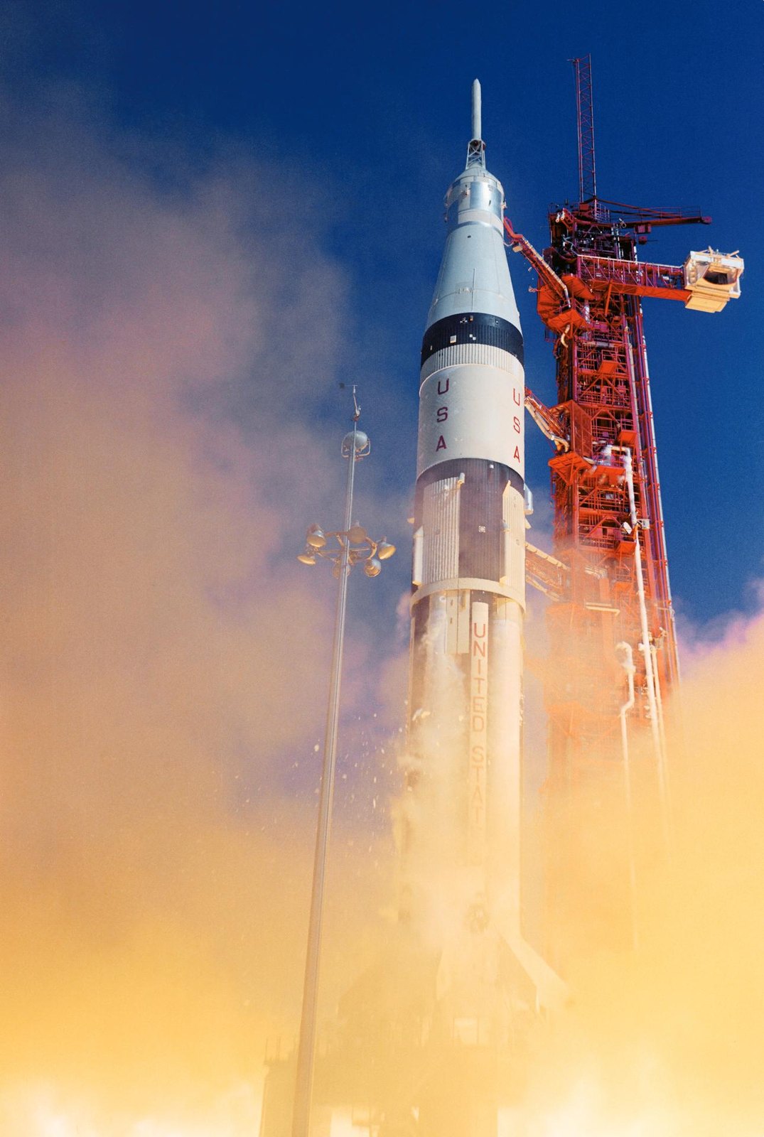 Старт «Аполлона-7» со стартового комплекса 34 на мысе Кеннеди.